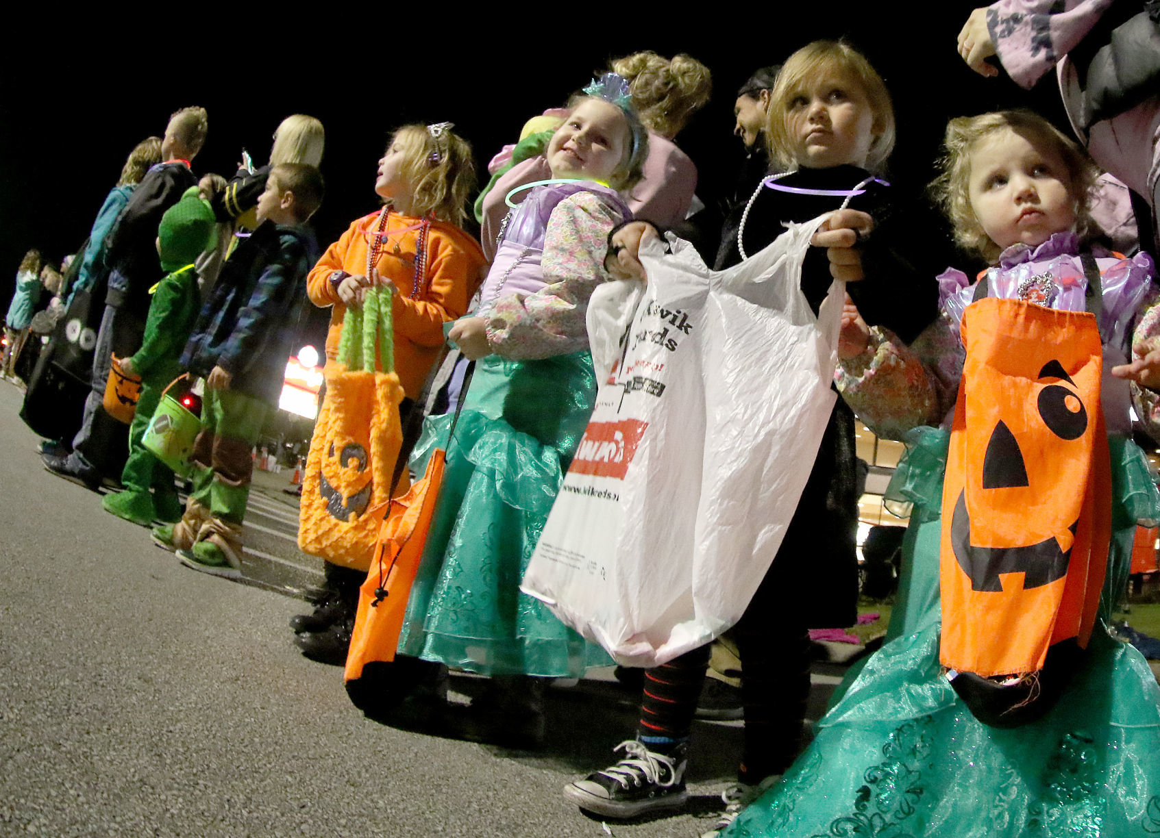 102718-Bett-Halloween-Parade-025